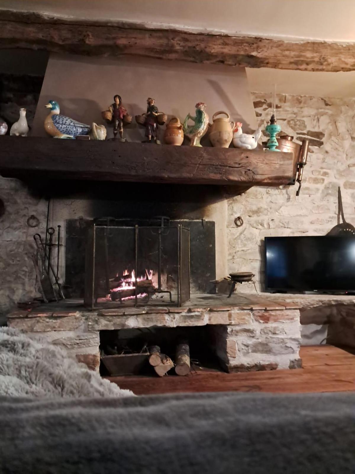 Nabat Le Haut, Chambre Et Table D'Hotes Courniou Bagian luar foto